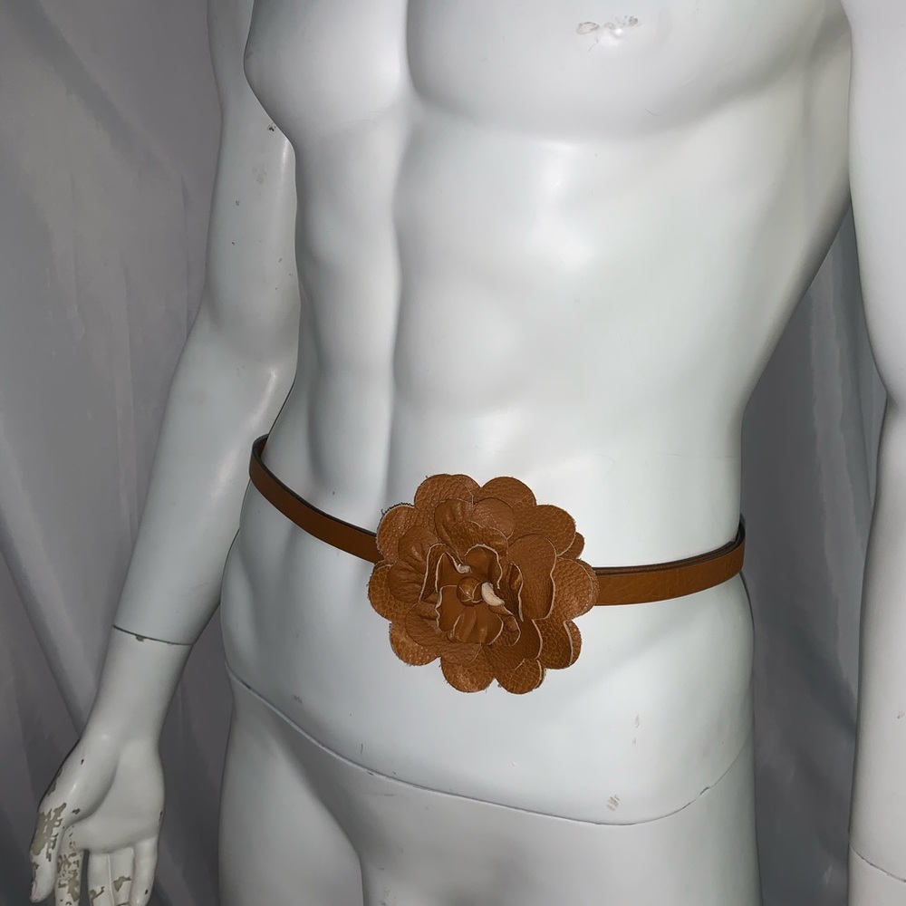 VALENTINO GARAVANI size 34 leather FLOWER belt